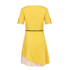 Short dress with accordion pleats in yellow